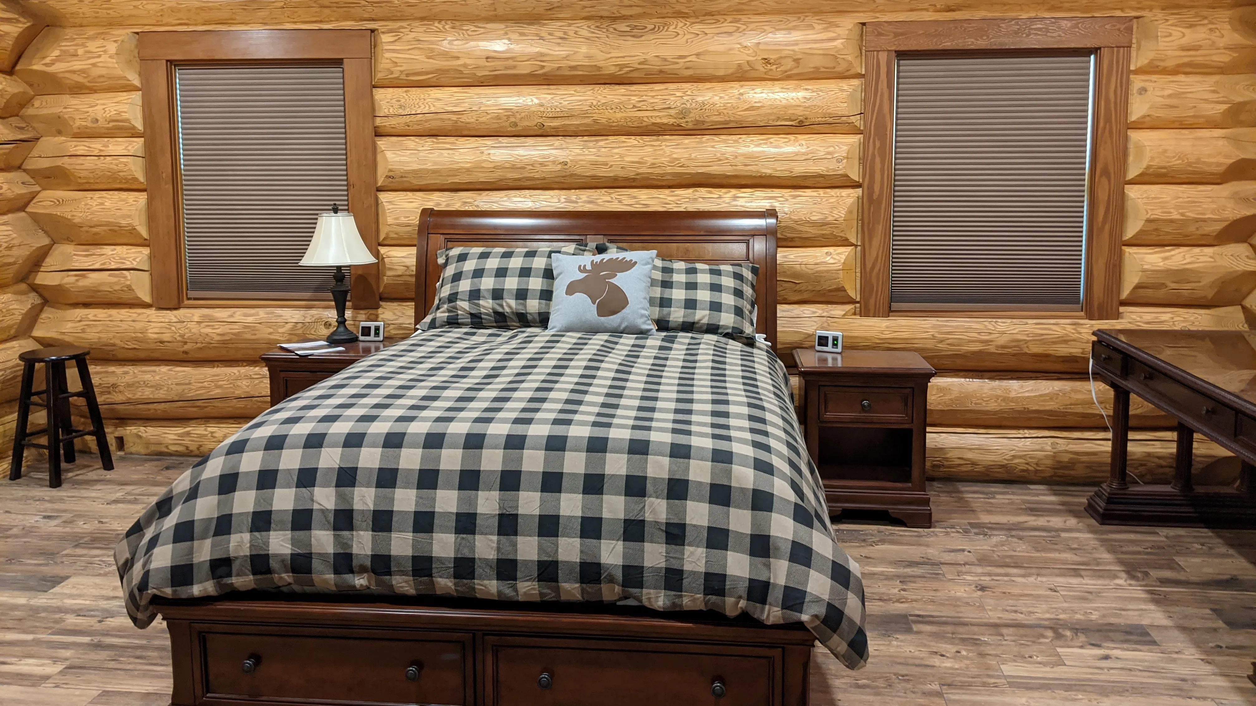 Tinhorn Lodge - Master Bedroom Queen Bed